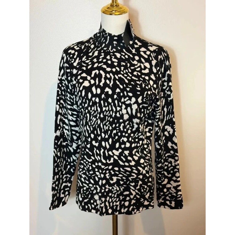 Women’s turtle neck long sleeve animal print top L Mob Wife